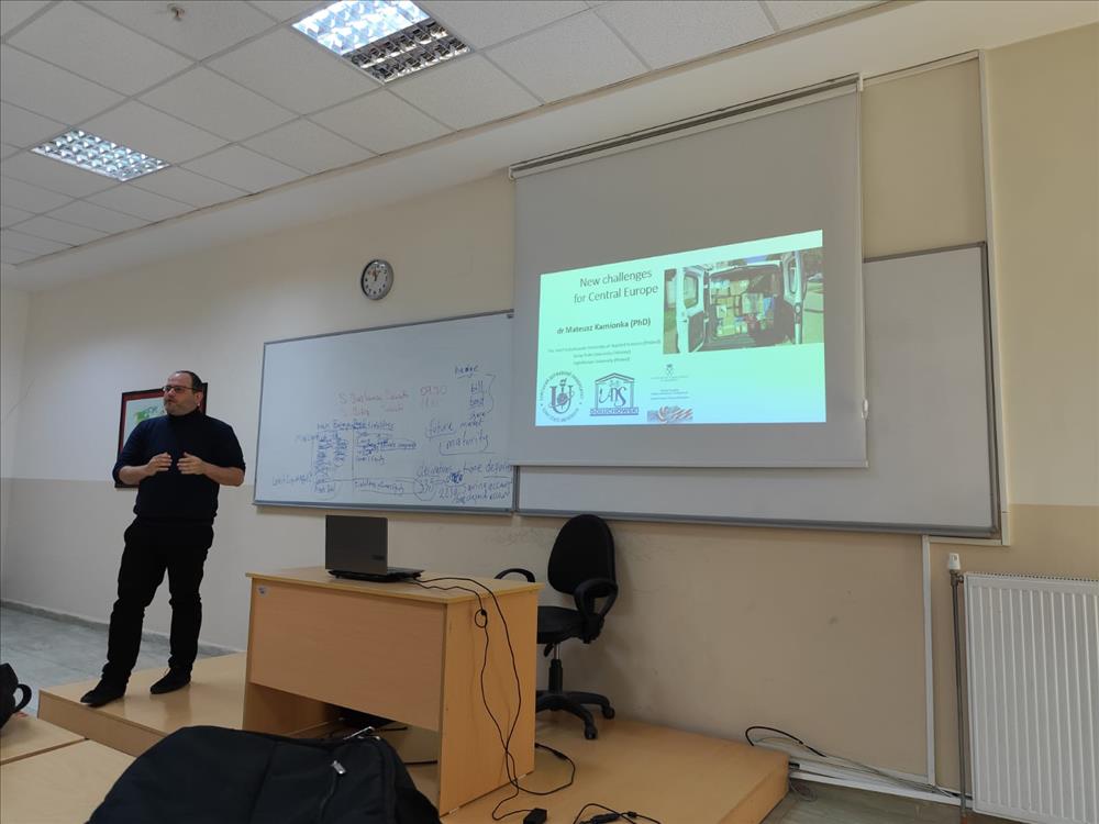 Polonya-Krakow'da Bulunan Jagiellonian Üniversitesi'nden Öğretim Üyesi Dr. Mateusz Kamionka Bölümümüzde Dersler Verdi