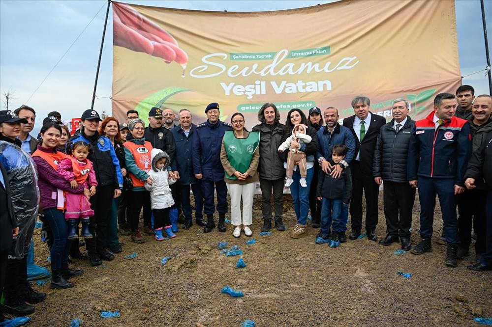 Yalova Üniversitesi Merkez Kampüsü'nde “Geleceğe Nefes–Yeşil Vatan Seferberliği” Fidan Dikim Etkinliği Gerçekleştirildi