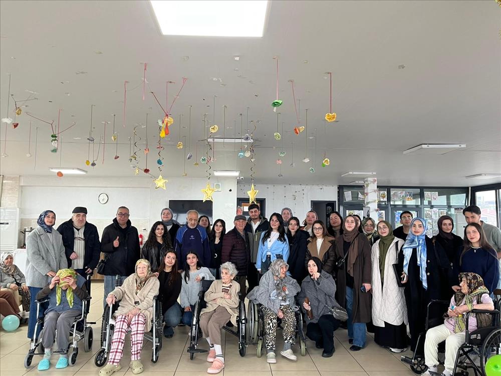 Uluslararası İlişkiler Öğrencilerinden Anlamlı Ziyaret: VIP Huzurevi Buluşması