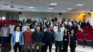 Yalova Üniversitesi Uluslararası İlişkiler Topluluğu tarafından düzenlenen "Küresel Hegemonya Yarışı: ABD-Çin Rekabetinin Geleceği" başlıklı münazara etkinliği büyük bir başarıyla tamamlandı.