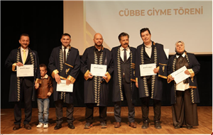 Yalova Üniversitesi'nin Açılış Töreninde Cübbe Giyme ve Ödül Töreni Gerçekleştirildi